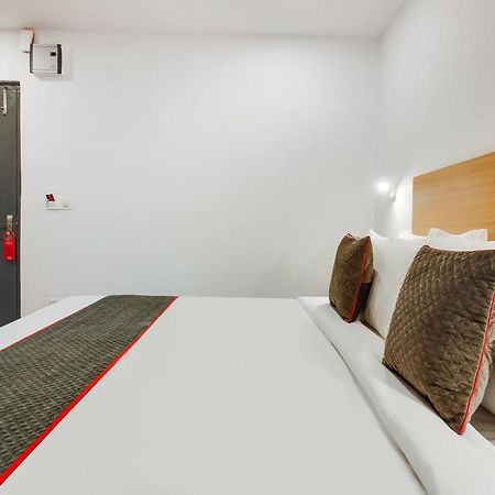 Super Townhouse The Cinco Hotel Near Esi Hospital Haïdarabad Extérieur photo