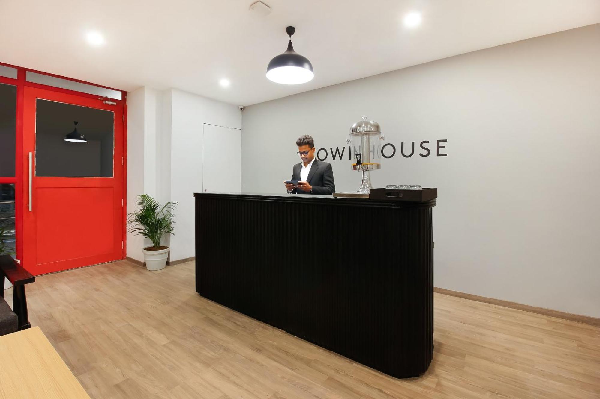 Super Townhouse The Cinco Hotel Near Esi Hospital Haïdarabad Extérieur photo