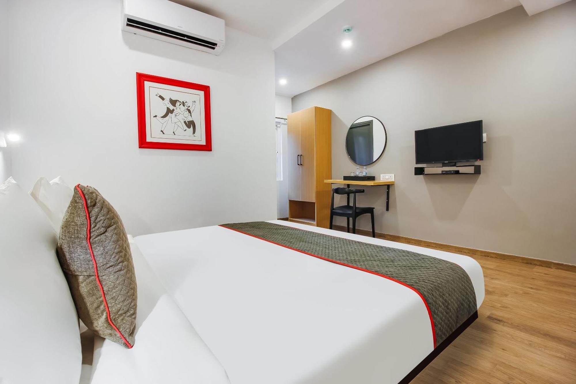 Super Townhouse The Cinco Hotel Near Esi Hospital Haïdarabad Extérieur photo