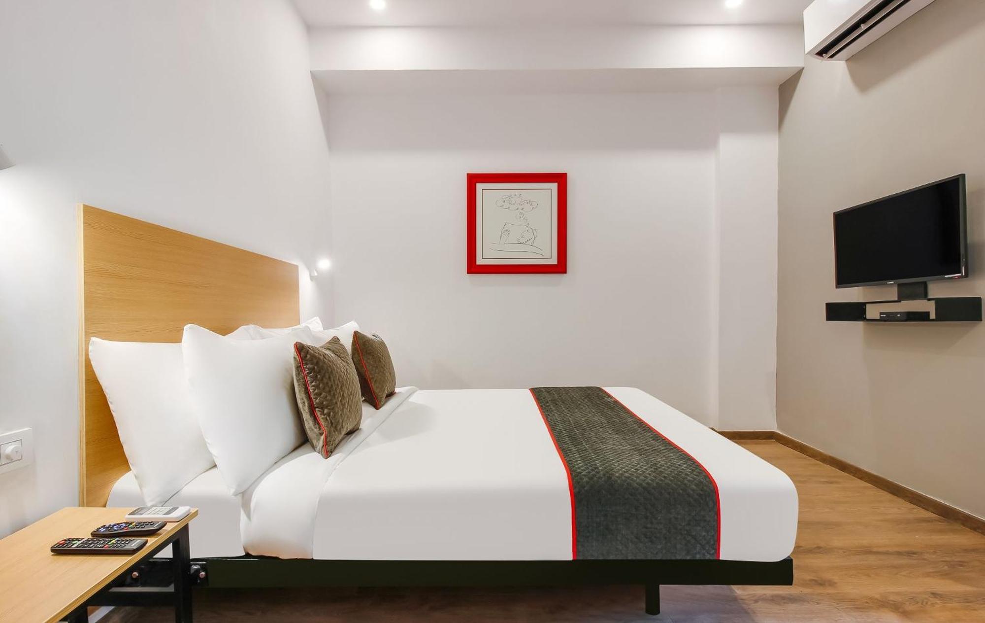 Super Townhouse The Cinco Hotel Near Esi Hospital Haïdarabad Extérieur photo