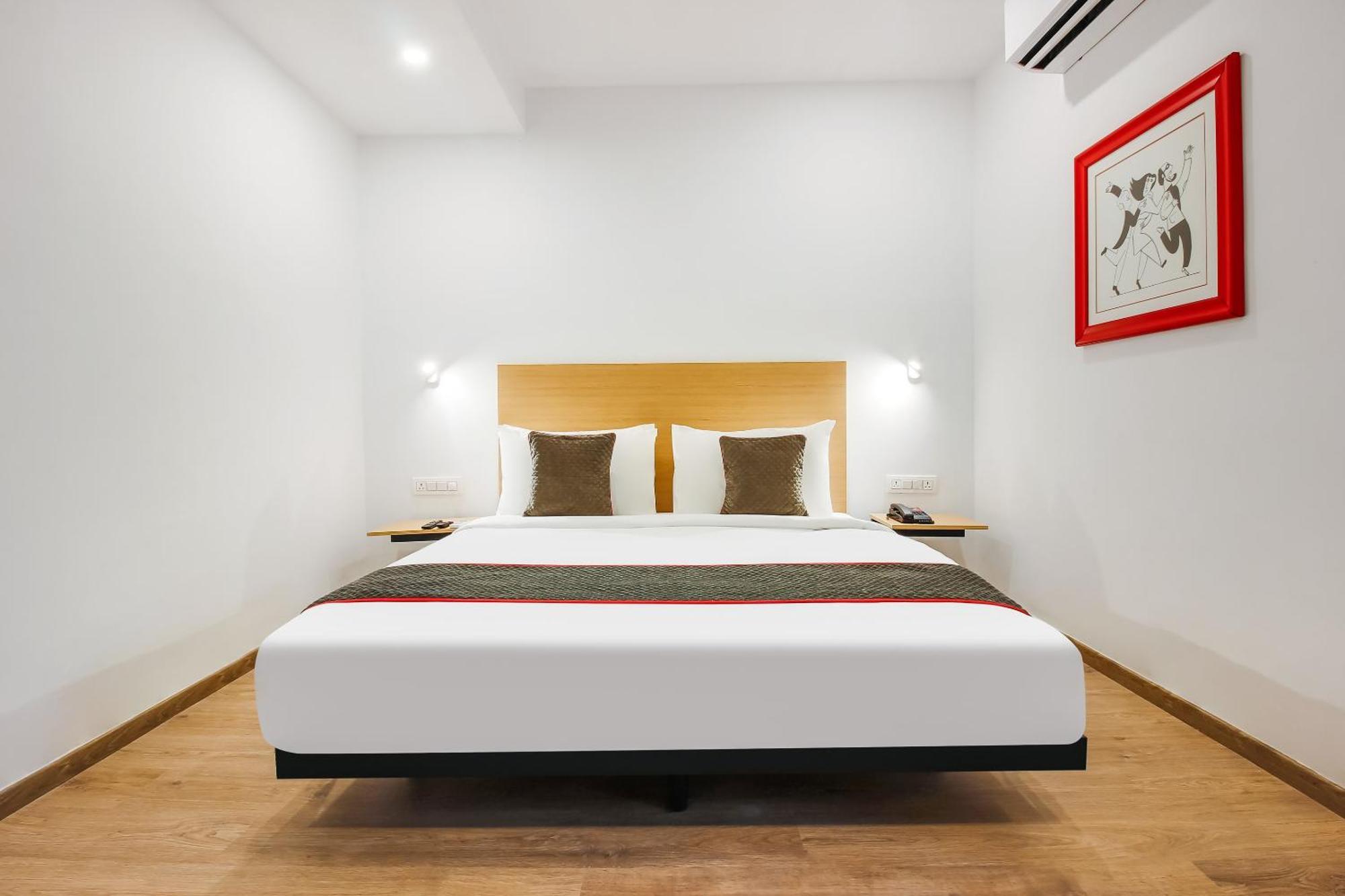 Super Townhouse The Cinco Hotel Near Esi Hospital Haïdarabad Extérieur photo