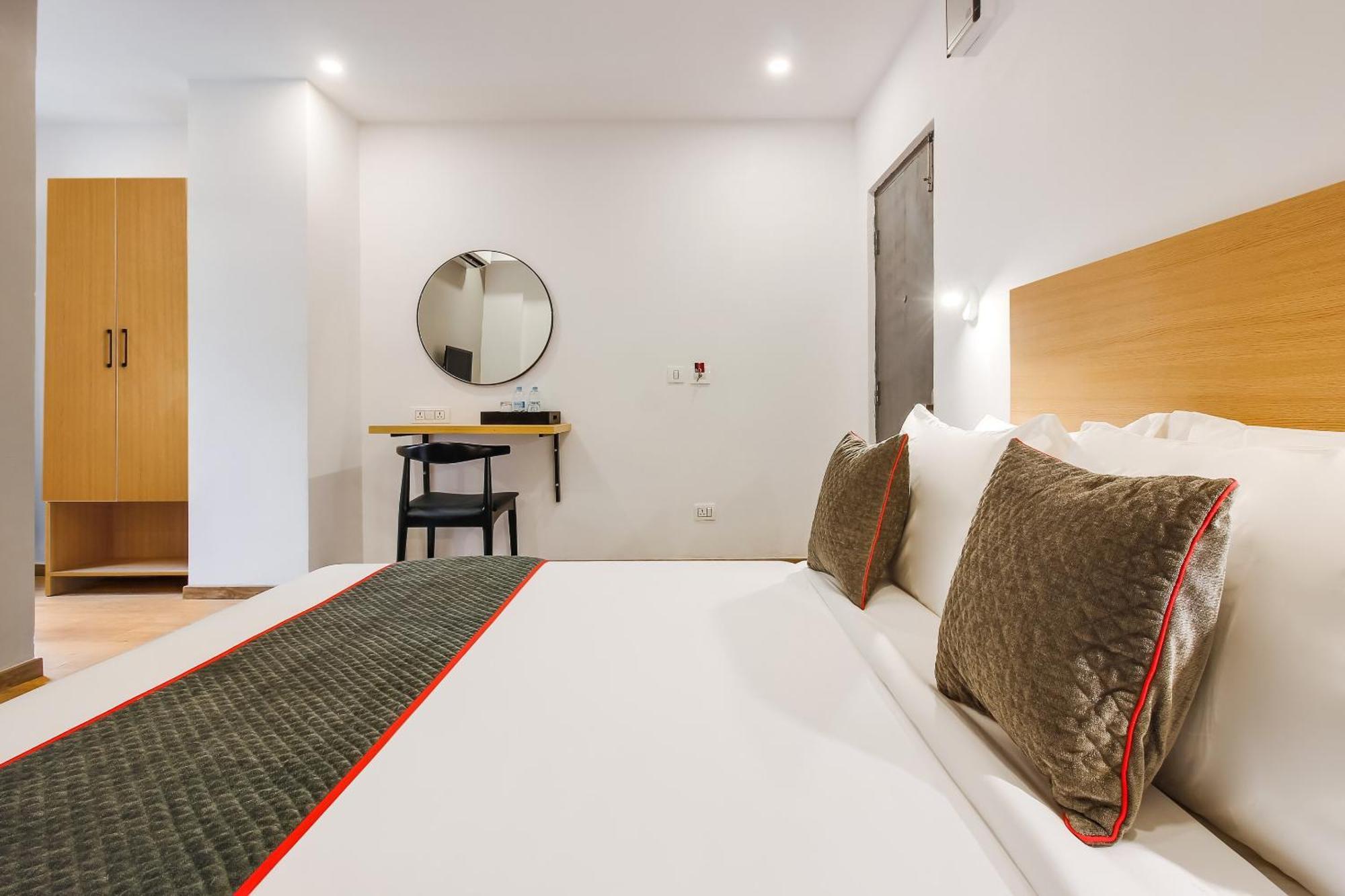 Super Townhouse The Cinco Hotel Near Esi Hospital Haïdarabad Extérieur photo
