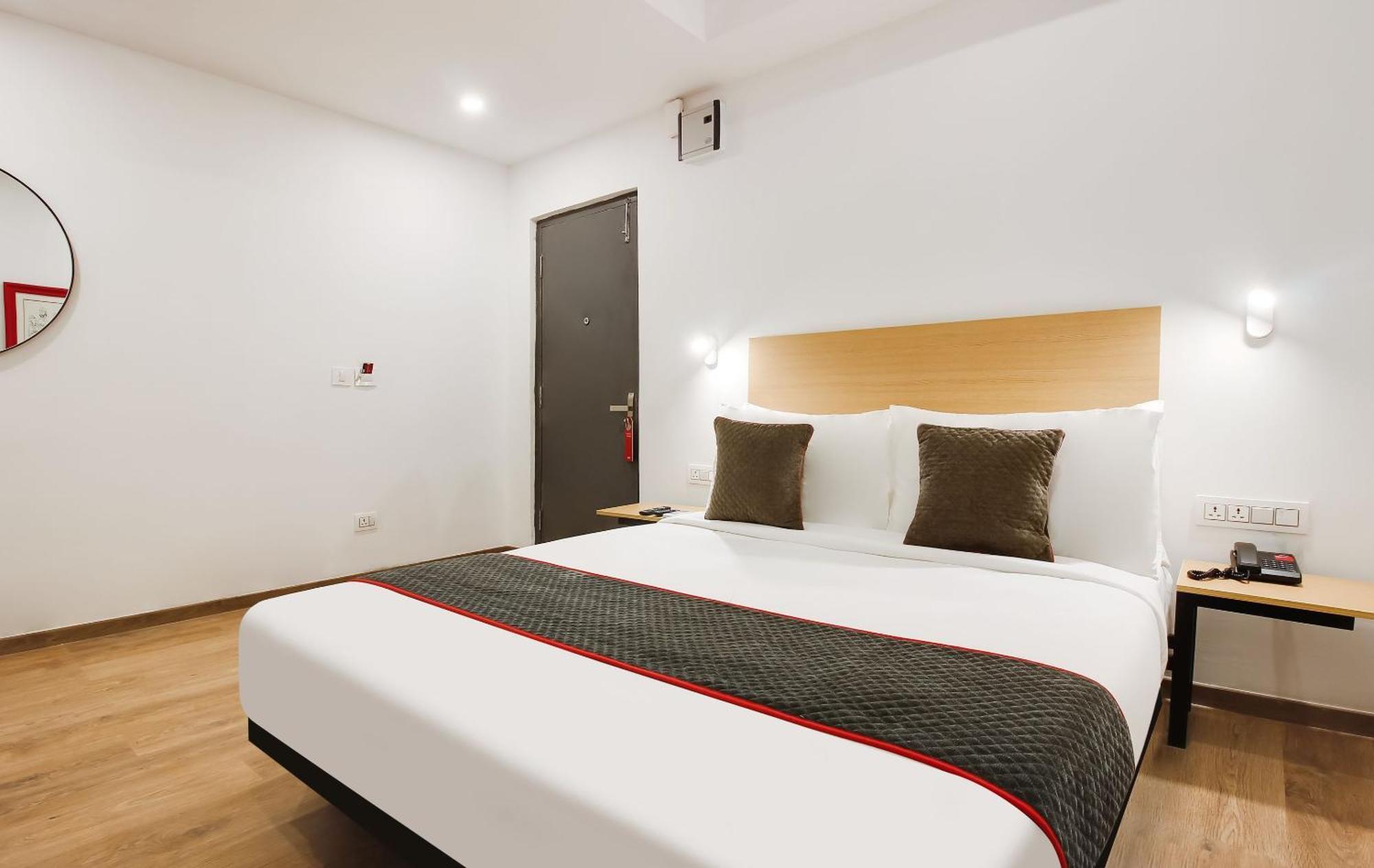 Super Townhouse The Cinco Hotel Near Esi Hospital Haïdarabad Extérieur photo