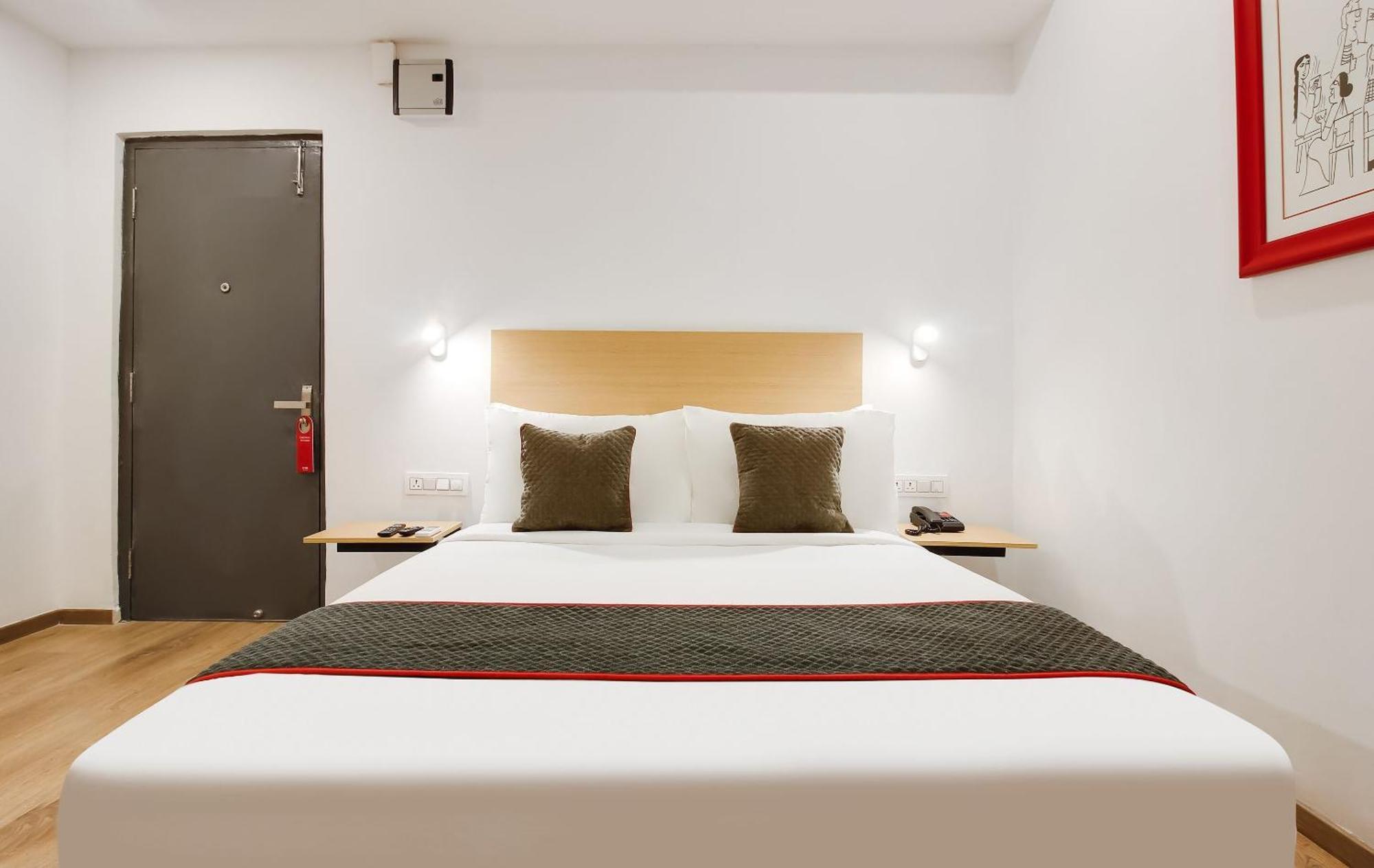 Super Townhouse The Cinco Hotel Near Esi Hospital Haïdarabad Extérieur photo