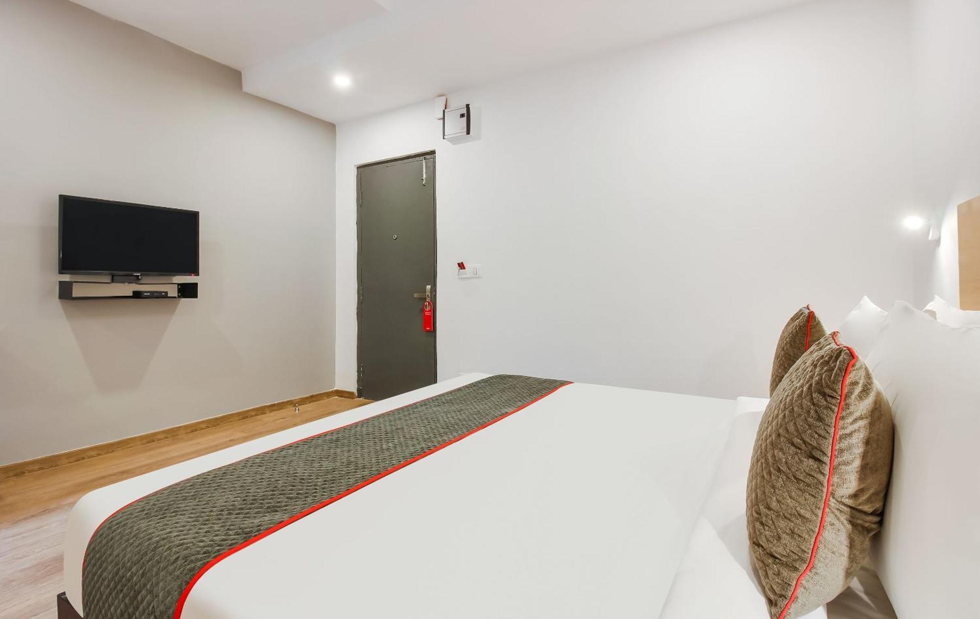 Super Townhouse The Cinco Hotel Near Esi Hospital Haïdarabad Extérieur photo