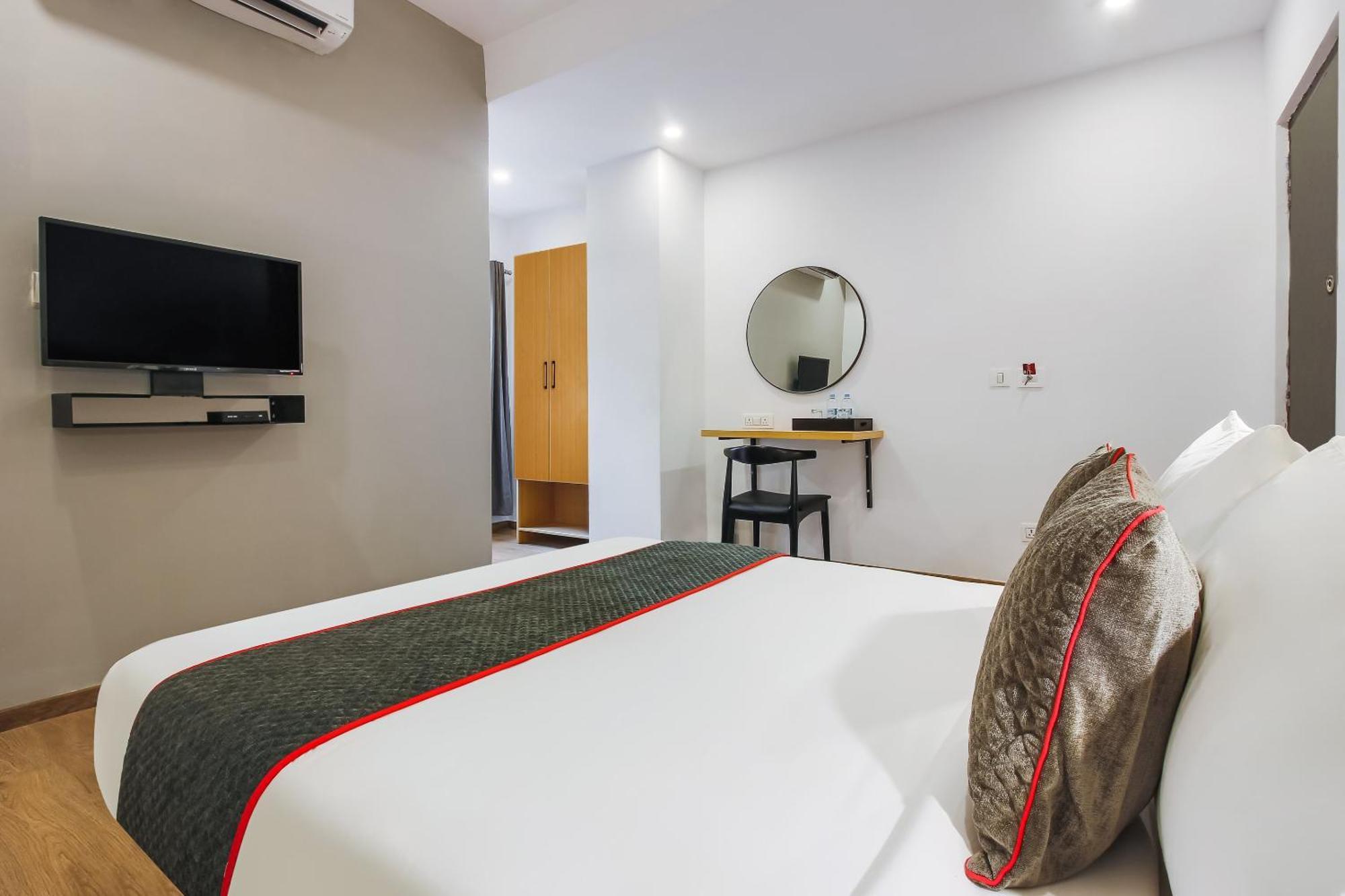 Super Townhouse The Cinco Hotel Near Esi Hospital Haïdarabad Extérieur photo