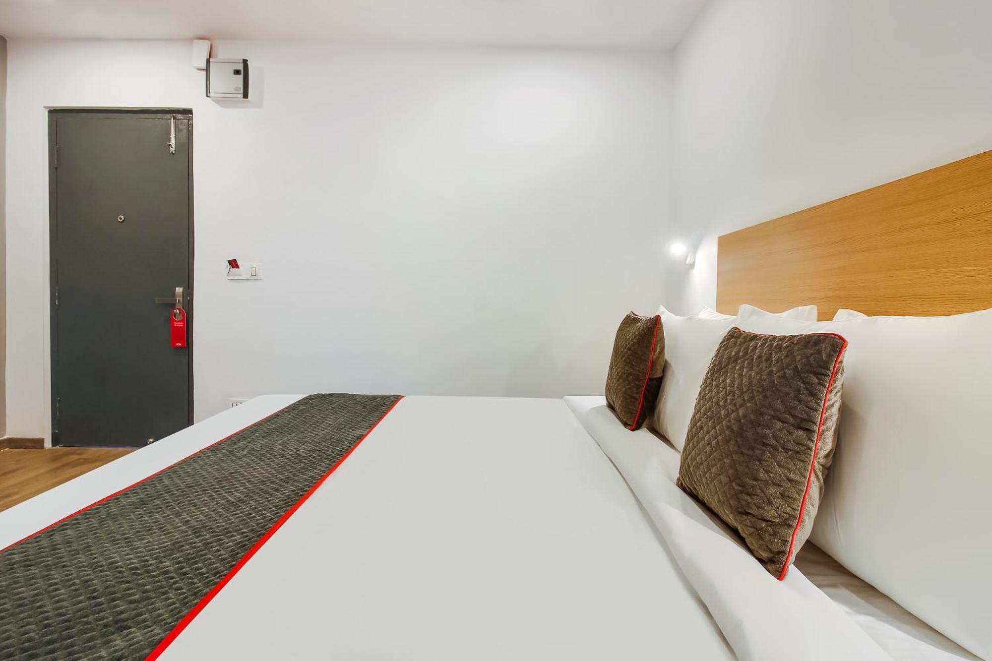 Super Townhouse The Cinco Hotel Near Esi Hospital Haïdarabad Extérieur photo