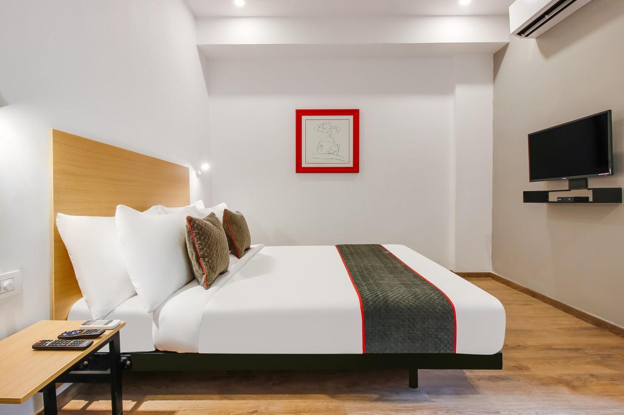 Super Townhouse The Cinco Hotel Near Esi Hospital Haïdarabad Extérieur photo