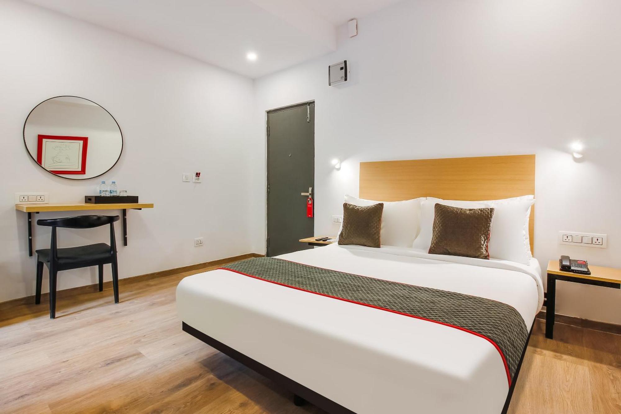 Super Townhouse The Cinco Hotel Near Esi Hospital Haïdarabad Extérieur photo
