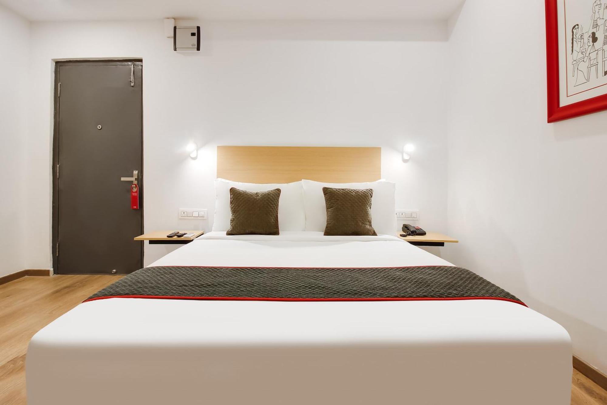 Super Townhouse The Cinco Hotel Near Esi Hospital Haïdarabad Extérieur photo