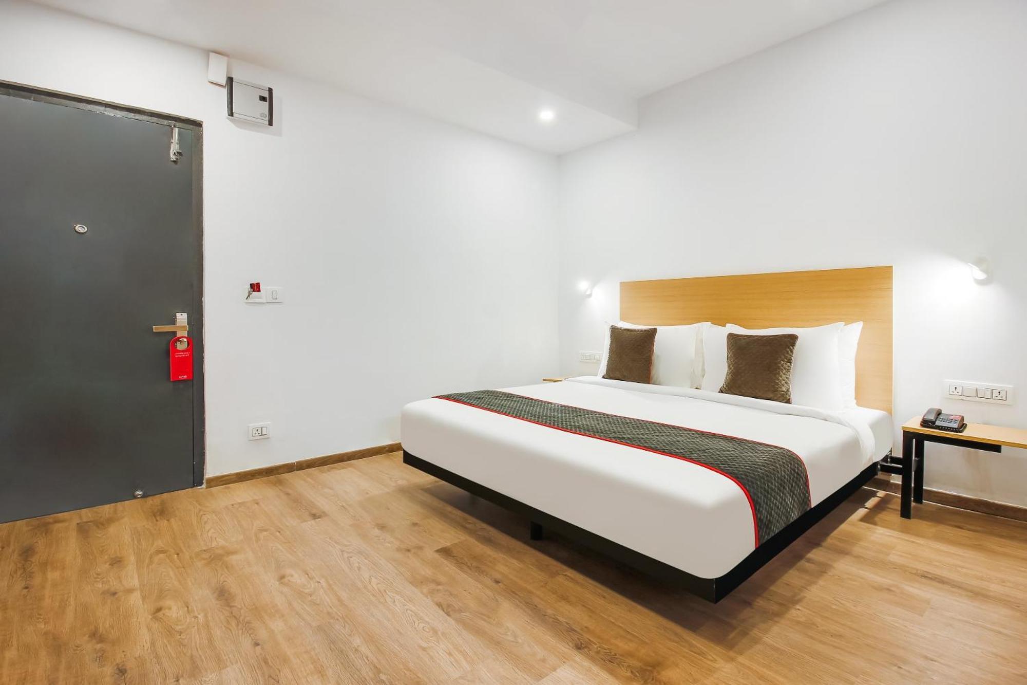Super Townhouse The Cinco Hotel Near Esi Hospital Haïdarabad Extérieur photo