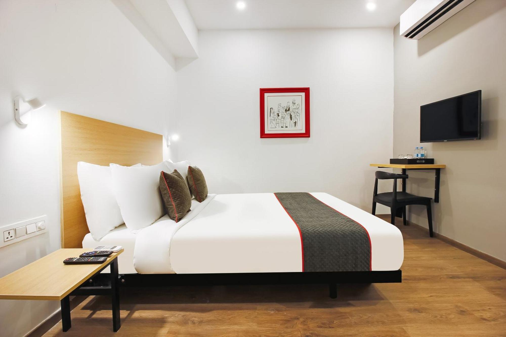 Super Townhouse The Cinco Hotel Near Esi Hospital Haïdarabad Extérieur photo