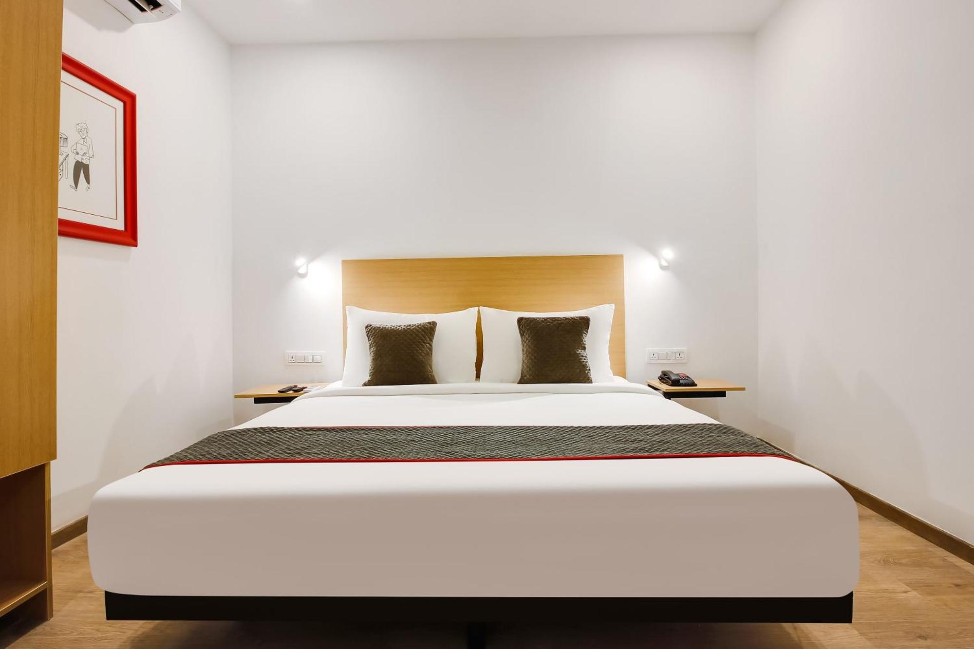 Super Townhouse The Cinco Hotel Near Esi Hospital Haïdarabad Extérieur photo